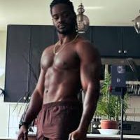 MAKO, specialist in waxing and massage. LADIES ONLY